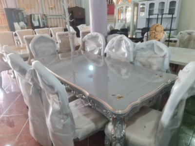 Dinning table with 8 chairs